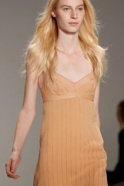 Look 17